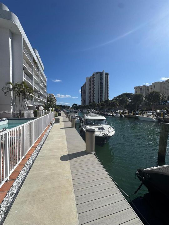 Active With Contract: $167,000 (1 beds, 1 baths, 560 Square Feet)