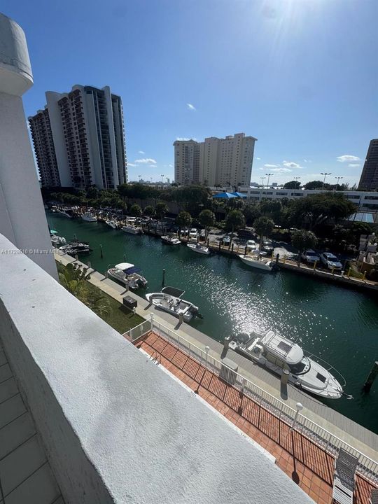 Active With Contract: $167,000 (1 beds, 1 baths, 560 Square Feet)