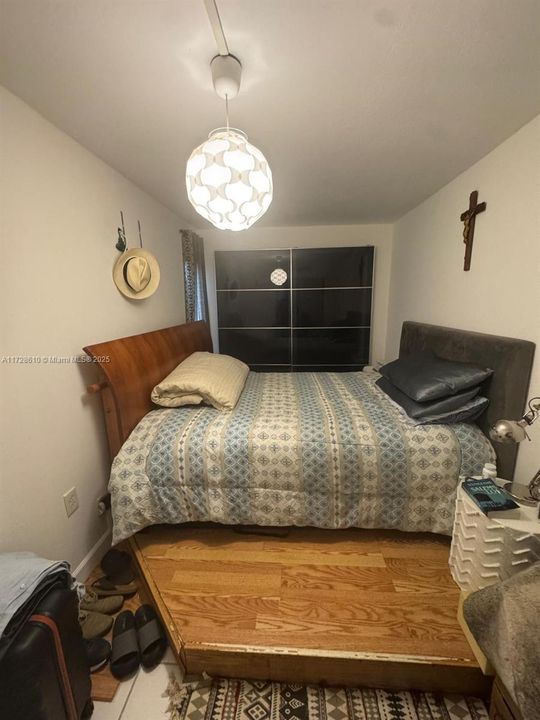 Active With Contract: $167,000 (1 beds, 1 baths, 560 Square Feet)
