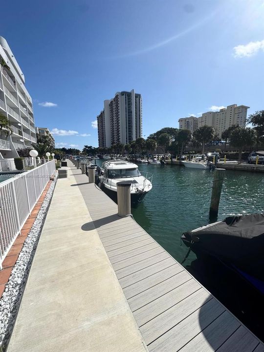 Active With Contract: $167,000 (1 beds, 1 baths, 560 Square Feet)
