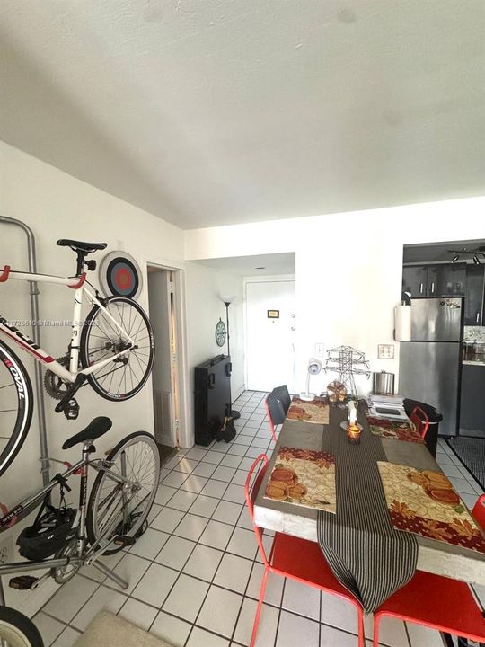 Active With Contract: $167,000 (1 beds, 1 baths, 560 Square Feet)