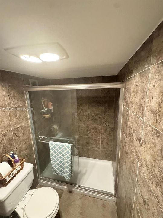 Active With Contract: $167,000 (1 beds, 1 baths, 560 Square Feet)