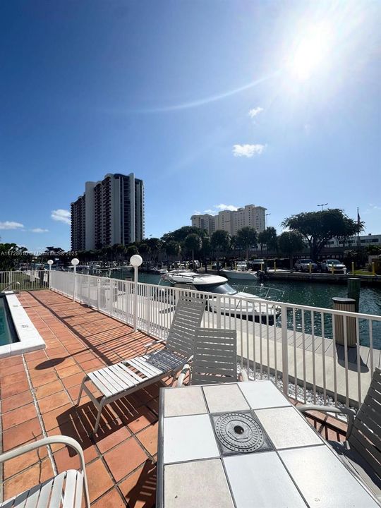 Active With Contract: $167,000 (1 beds, 1 baths, 560 Square Feet)