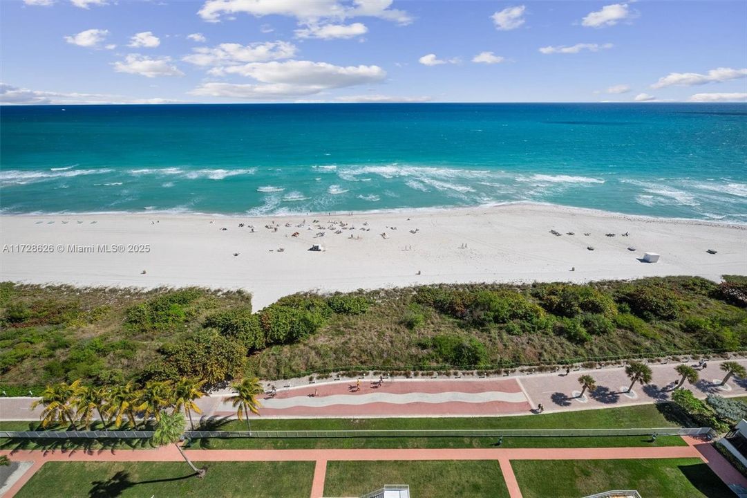 For Sale: $820,000 (1 beds, 2 baths, 930 Square Feet)