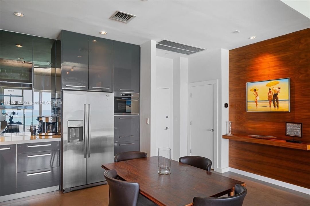 For Sale: $820,000 (1 beds, 2 baths, 930 Square Feet)