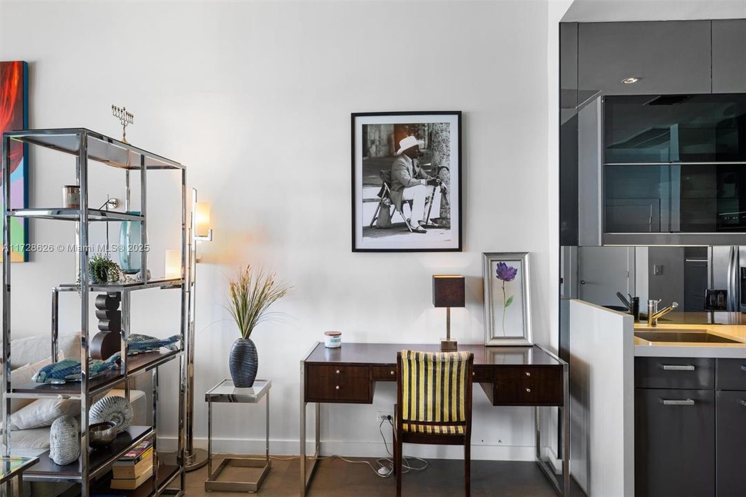 For Sale: $820,000 (1 beds, 2 baths, 930 Square Feet)