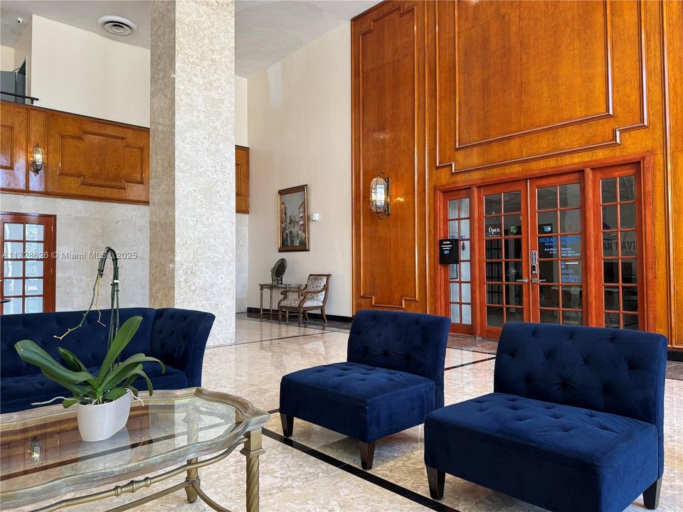 For Sale: $820,000 (1 beds, 2 baths, 930 Square Feet)