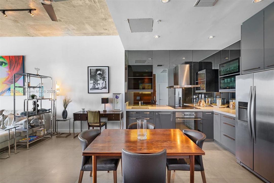 For Sale: $820,000 (1 beds, 2 baths, 930 Square Feet)