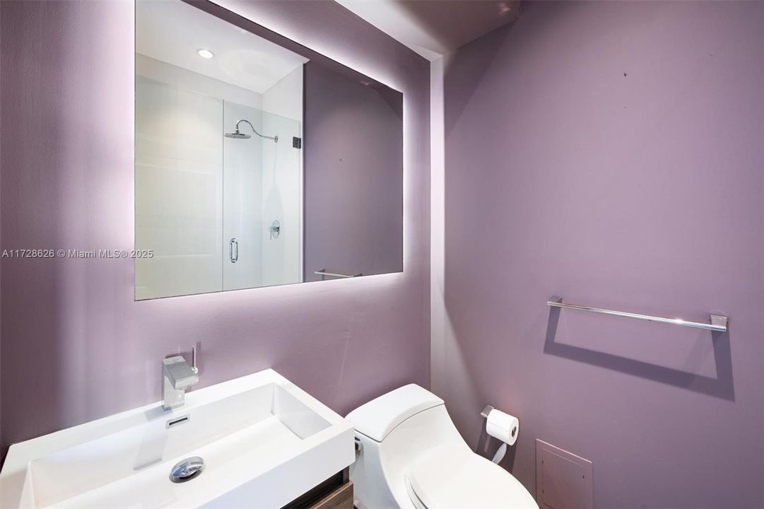 For Sale: $820,000 (1 beds, 2 baths, 930 Square Feet)