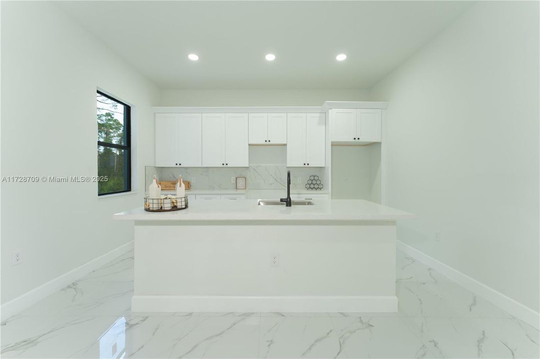 最近售出: $369,000 (4 贝兹, 2 浴室, 1842 平方英尺)