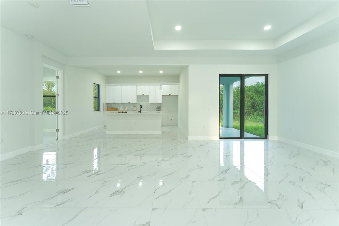 最近售出: $369,000 (4 贝兹, 2 浴室, 1842 平方英尺)