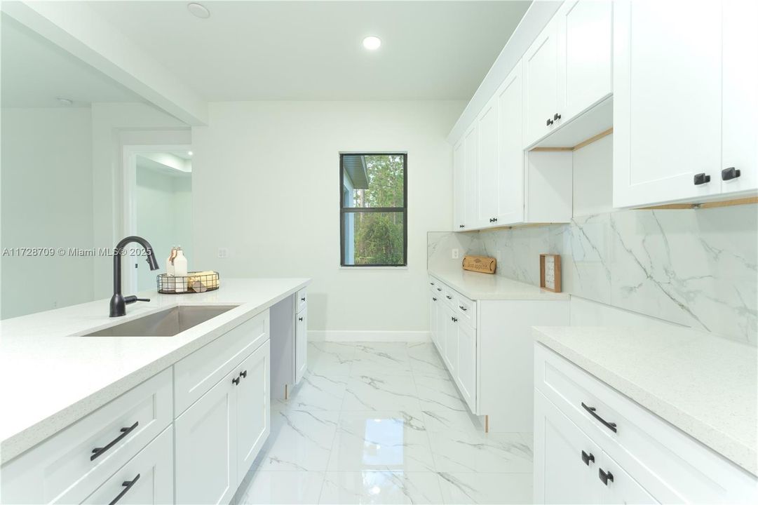 最近售出: $369,000 (4 贝兹, 2 浴室, 1842 平方英尺)