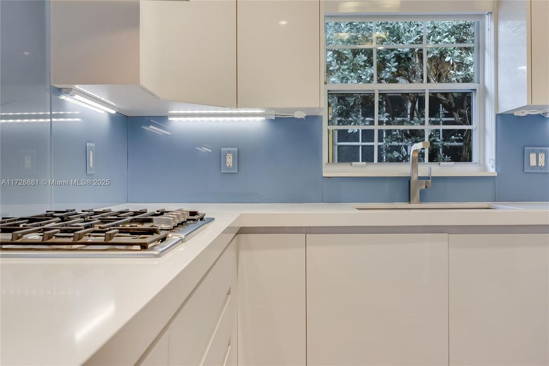 Recently Sold: $1,399,000 (2 beds, 2 baths, 1375 Square Feet)