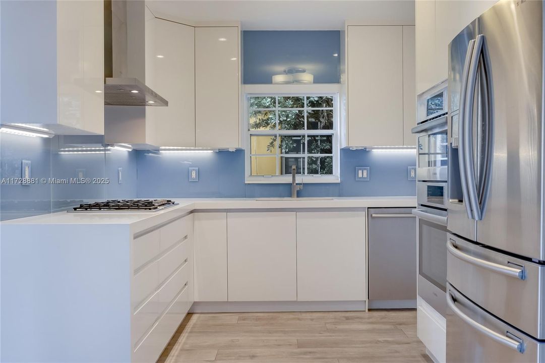 Recently Sold: $1,399,000 (2 beds, 2 baths, 1375 Square Feet)