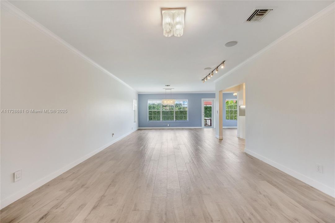 Recently Sold: $1,399,000 (2 beds, 2 baths, 1375 Square Feet)