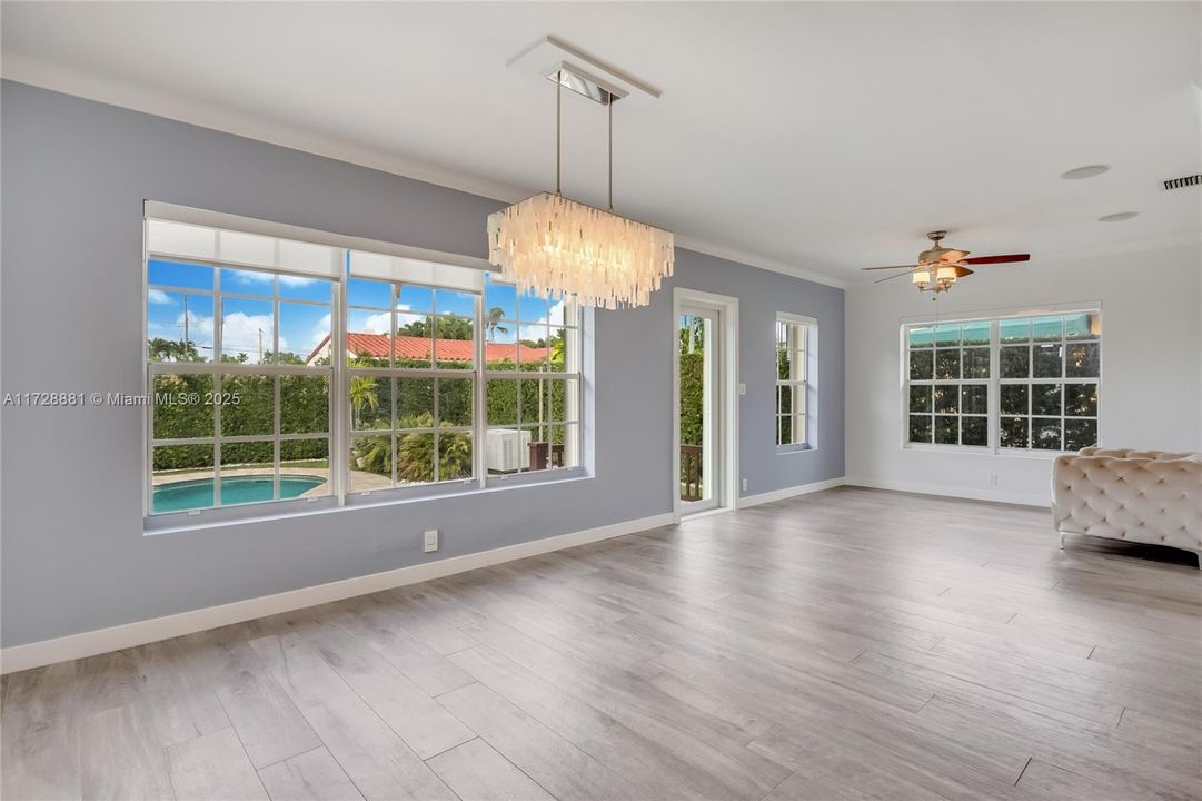 Recently Sold: $1,399,000 (2 beds, 2 baths, 1375 Square Feet)