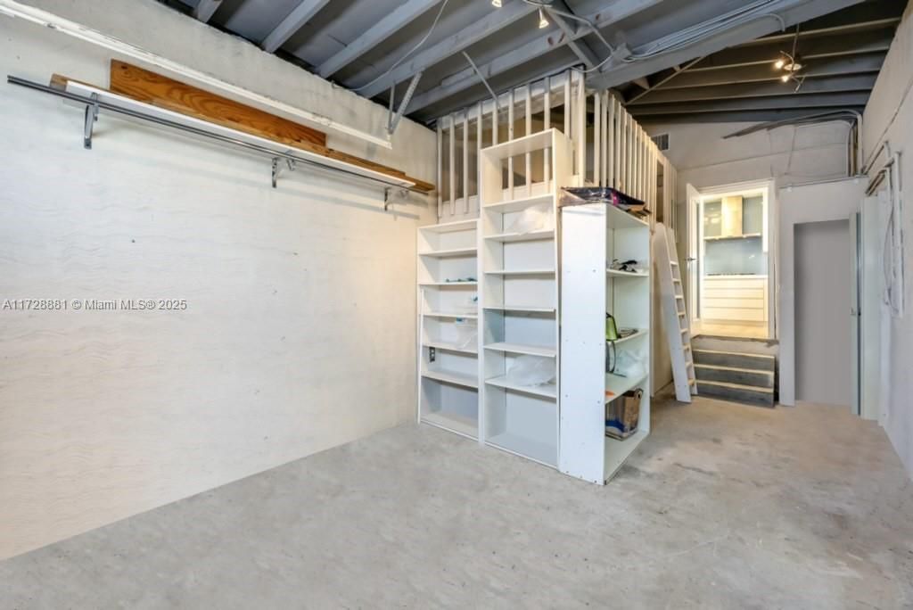 Recently Sold: $1,399,000 (2 beds, 2 baths, 1375 Square Feet)