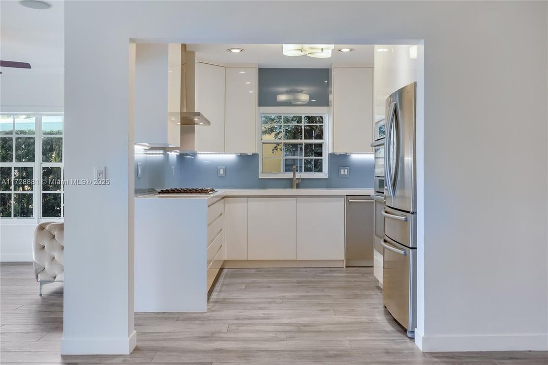 Recently Sold: $1,399,000 (2 beds, 2 baths, 1375 Square Feet)