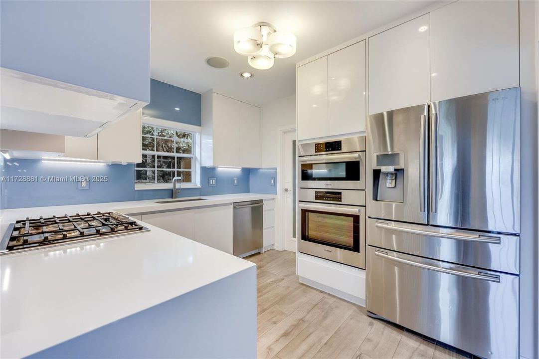 Recently Sold: $1,399,000 (2 beds, 2 baths, 1375 Square Feet)