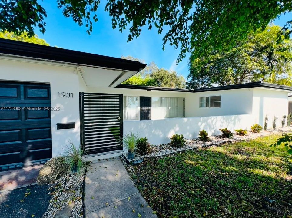 最近售出: $1,150,000 (3 贝兹, 3 浴室, 2084 平方英尺)