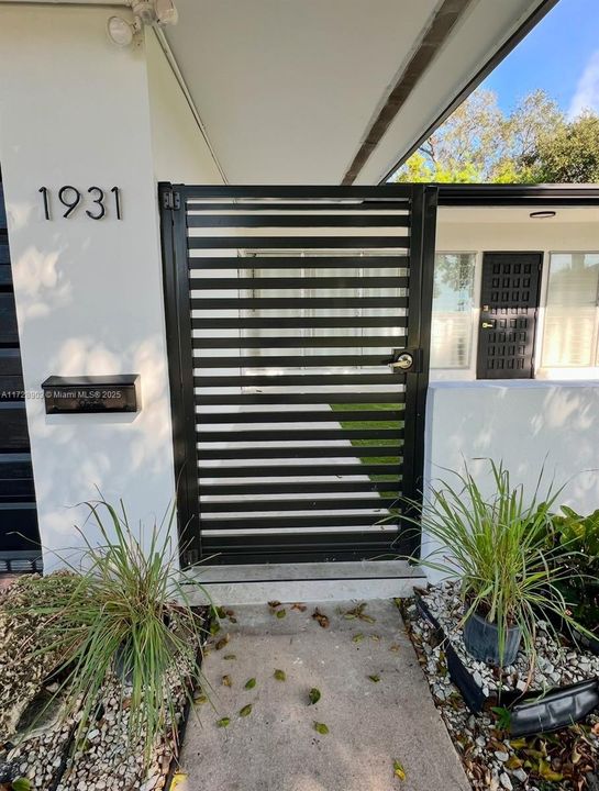 最近售出: $1,150,000 (3 贝兹, 3 浴室, 2084 平方英尺)