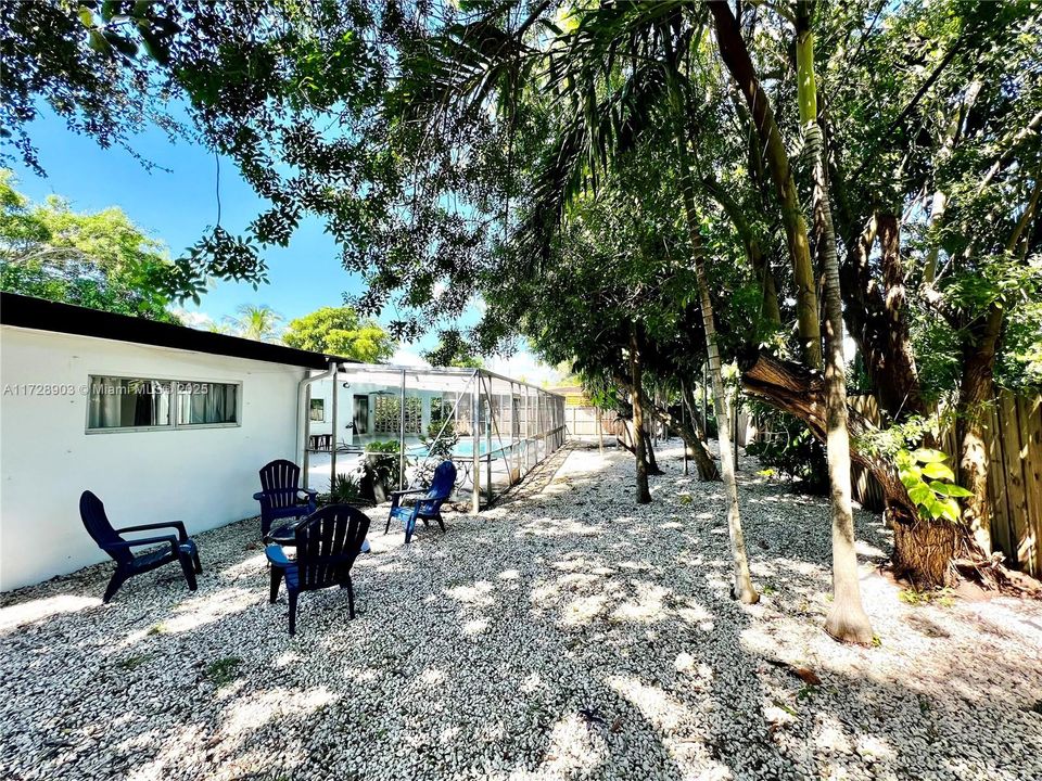 最近售出: $1,150,000 (3 贝兹, 3 浴室, 2084 平方英尺)