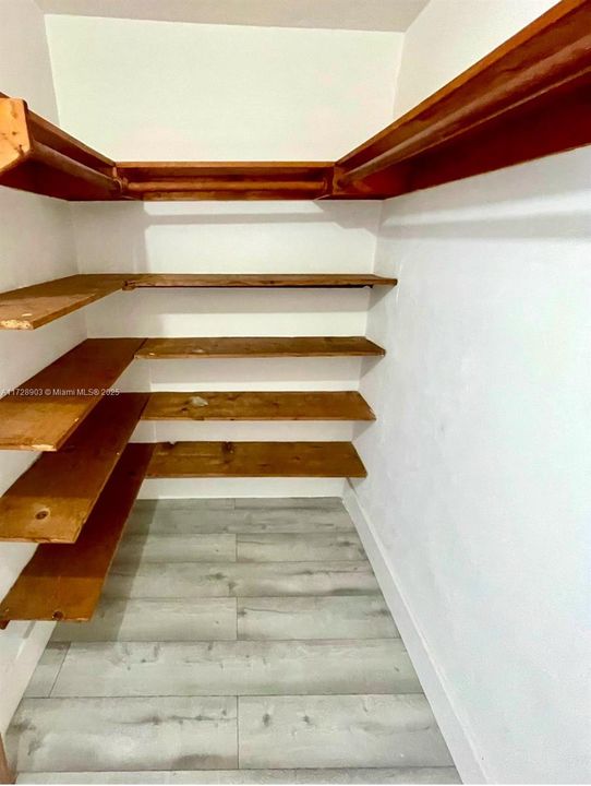 最近售出: $1,150,000 (3 贝兹, 3 浴室, 2084 平方英尺)