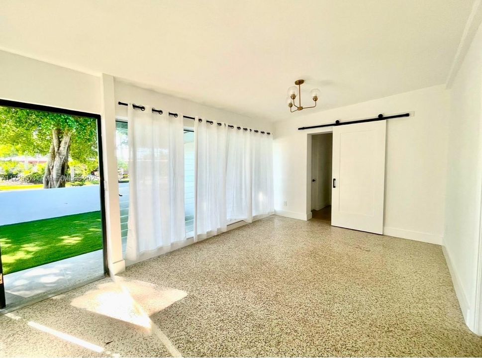 最近售出: $1,150,000 (3 贝兹, 3 浴室, 2084 平方英尺)