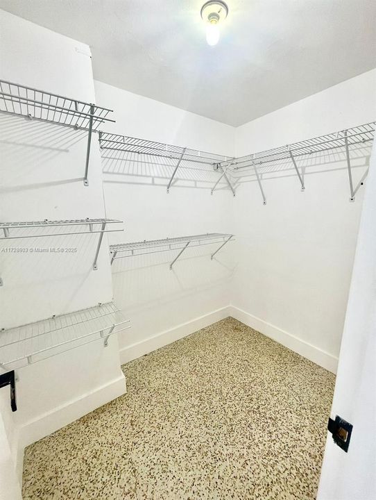 最近售出: $1,150,000 (3 贝兹, 3 浴室, 2084 平方英尺)