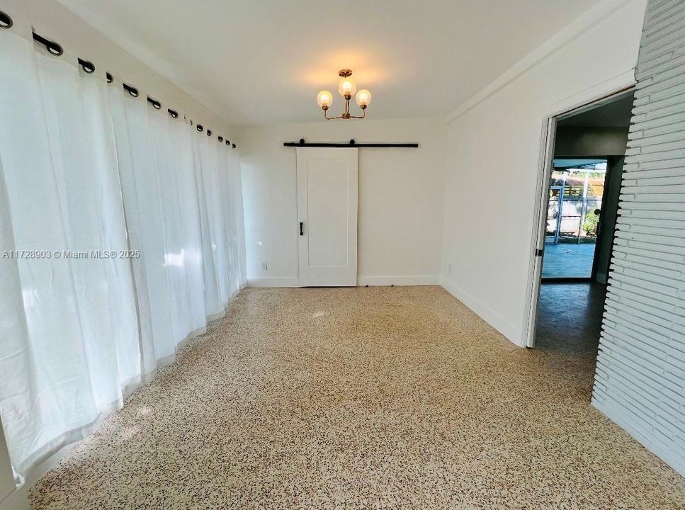 最近售出: $1,150,000 (3 贝兹, 3 浴室, 2084 平方英尺)