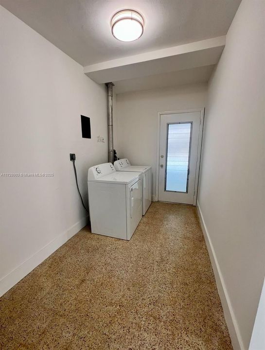 最近售出: $1,150,000 (3 贝兹, 3 浴室, 2084 平方英尺)