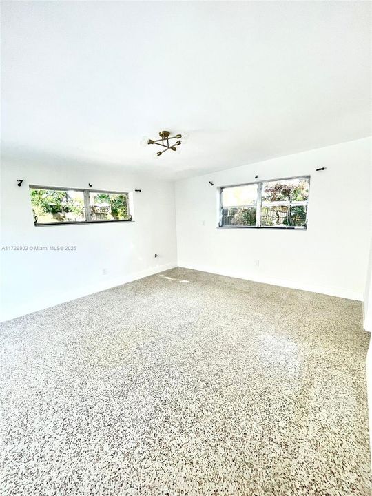 最近售出: $1,150,000 (3 贝兹, 3 浴室, 2084 平方英尺)