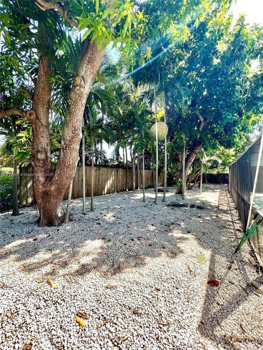 最近售出: $1,150,000 (3 贝兹, 3 浴室, 2084 平方英尺)