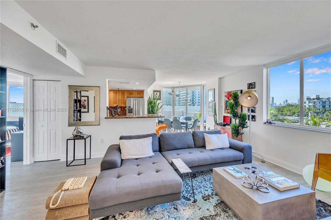 Recently Sold: $595,000 (2 beds, 2 baths, 950 Square Feet)