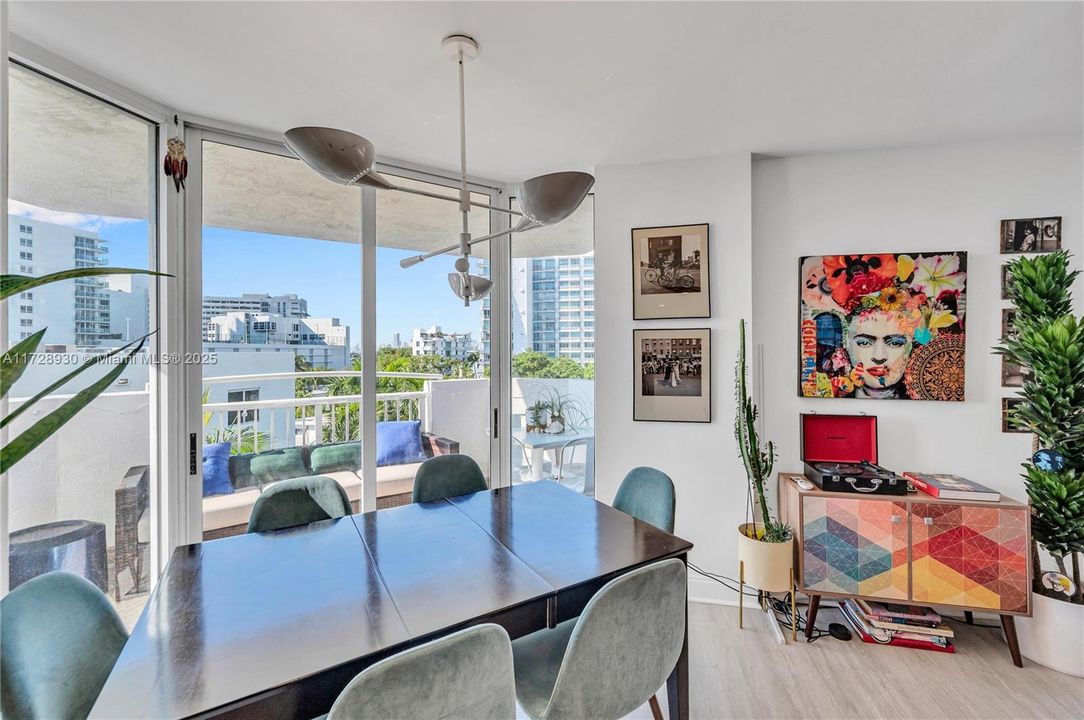 Recently Sold: $595,000 (2 beds, 2 baths, 950 Square Feet)
