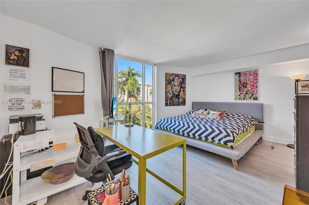 Recently Sold: $595,000 (2 beds, 2 baths, 950 Square Feet)