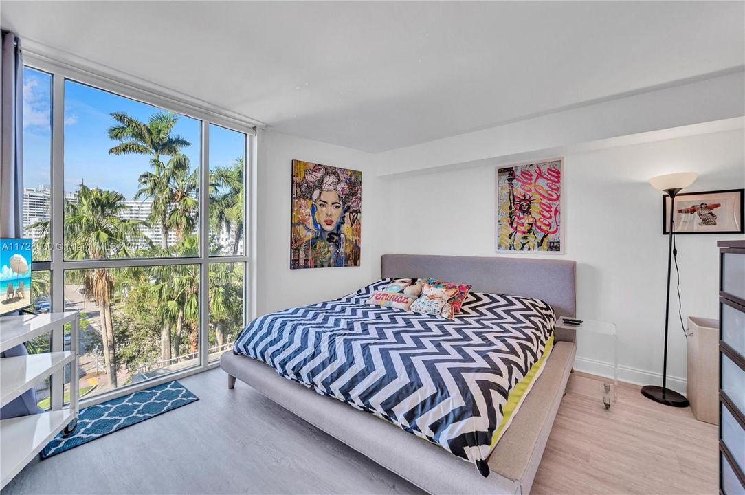 Recently Sold: $595,000 (2 beds, 2 baths, 950 Square Feet)