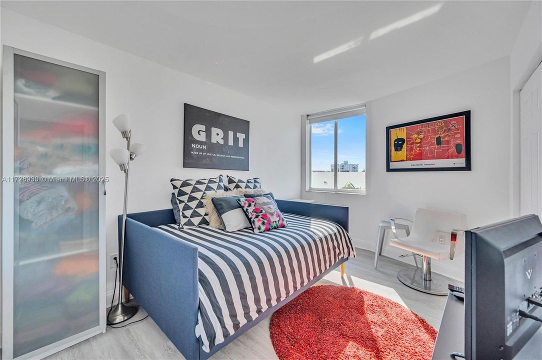 Recently Sold: $595,000 (2 beds, 2 baths, 950 Square Feet)