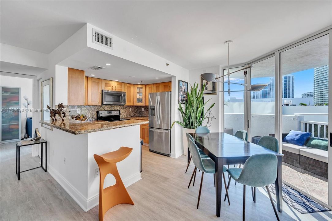 Recently Sold: $595,000 (2 beds, 2 baths, 950 Square Feet)