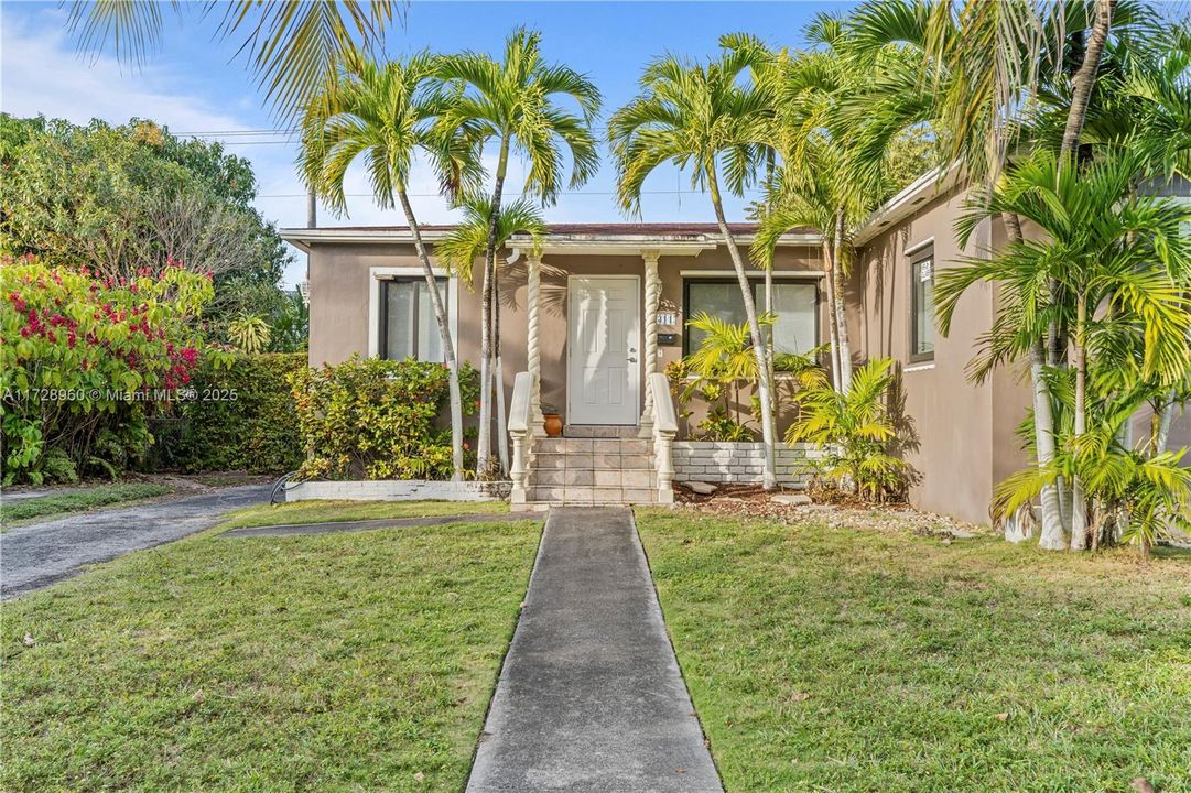 Recently Rented: $3,500 (3 beds, 2 baths, 1302 Square Feet)