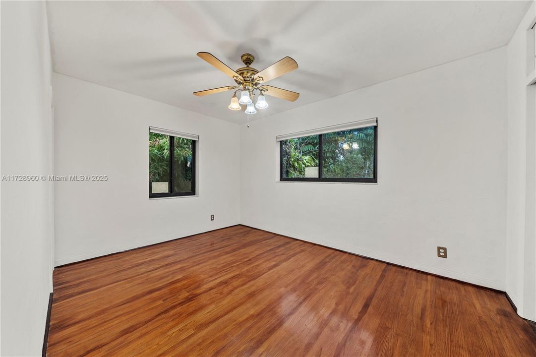 Recently Rented: $3,500 (3 beds, 2 baths, 1302 Square Feet)