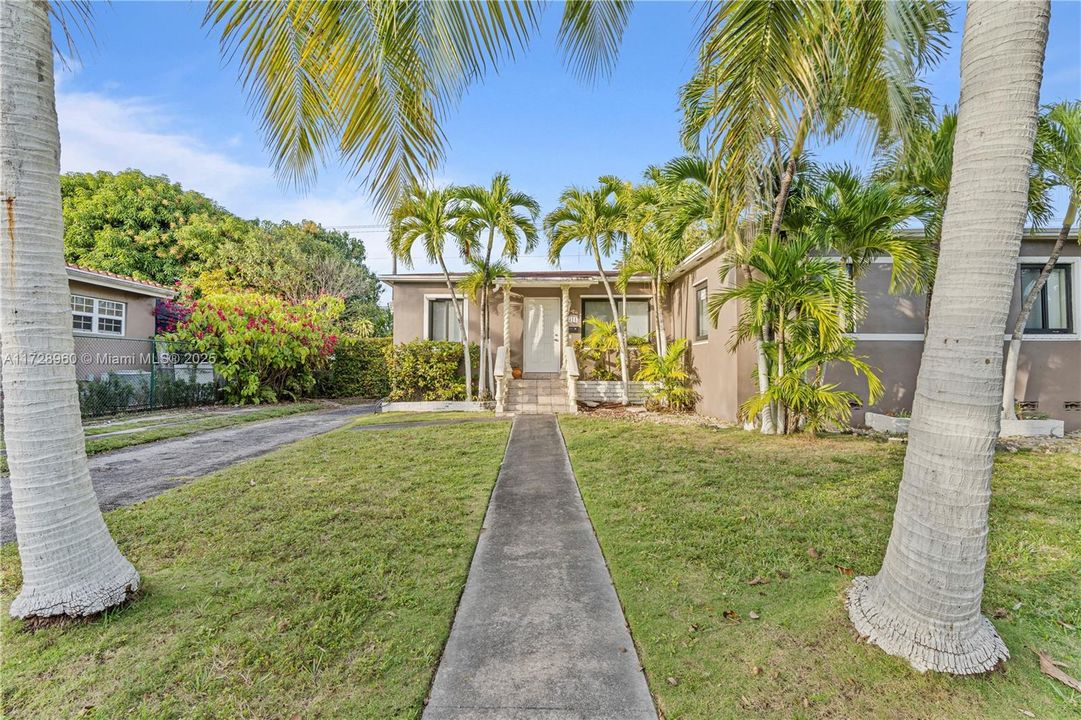 Recently Rented: $3,500 (3 beds, 2 baths, 1302 Square Feet)