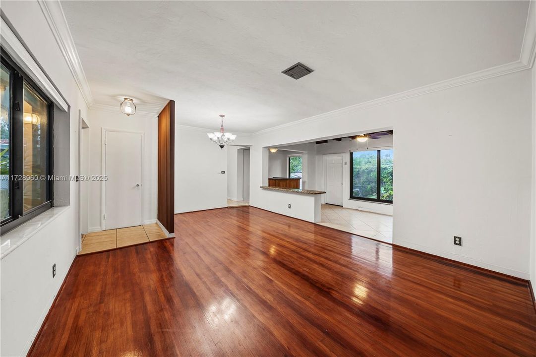 Recently Rented: $3,500 (3 beds, 2 baths, 1302 Square Feet)