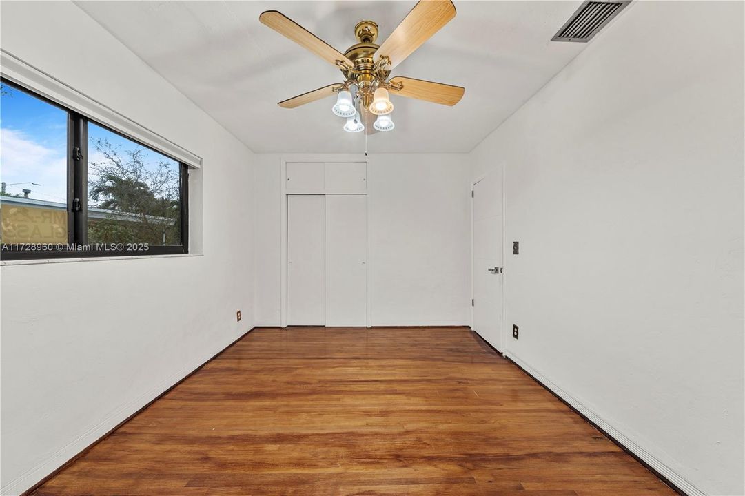 Recently Rented: $3,500 (3 beds, 2 baths, 1302 Square Feet)