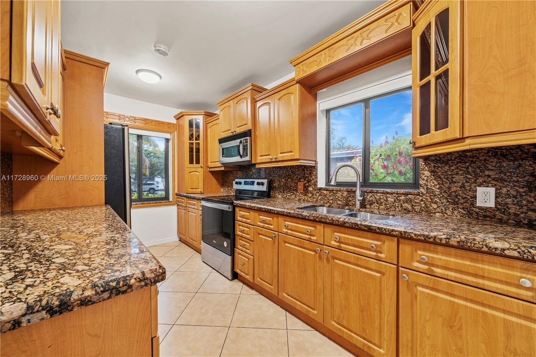 Recently Rented: $3,500 (3 beds, 2 baths, 1302 Square Feet)