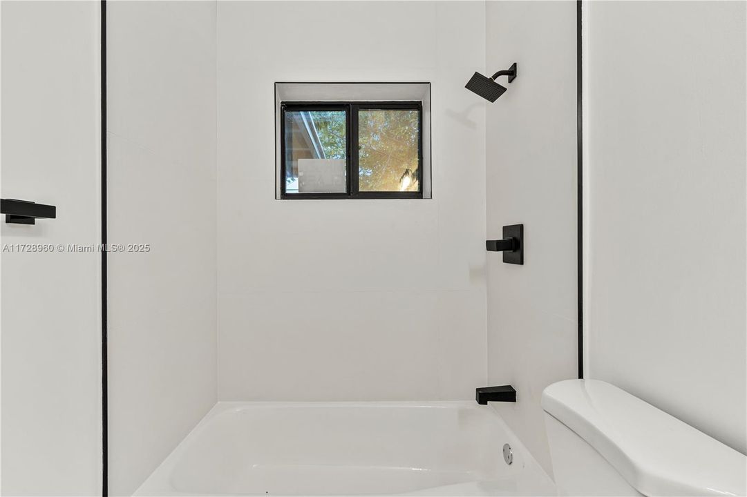 Recently Rented: $3,500 (3 beds, 2 baths, 1302 Square Feet)