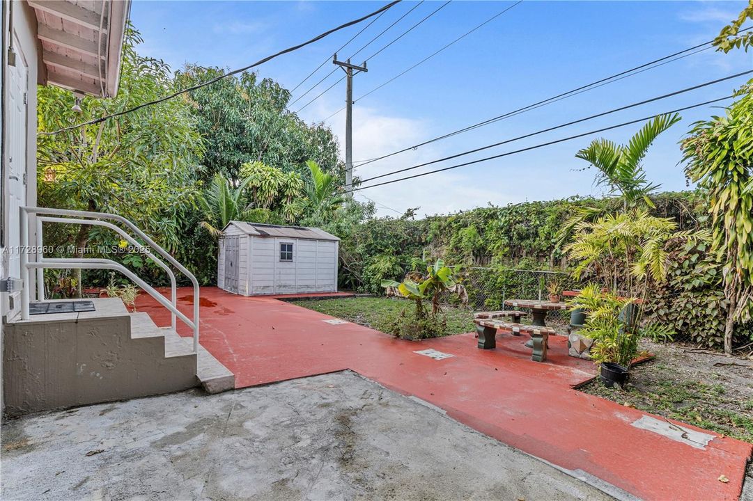 Recently Rented: $3,500 (3 beds, 2 baths, 1302 Square Feet)