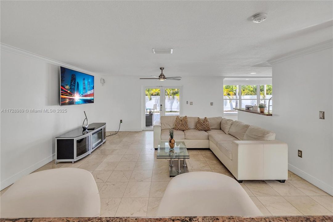 Под контрактом: $920,000 (4 спален, 3 ванн, 2795 Квадратных фут)