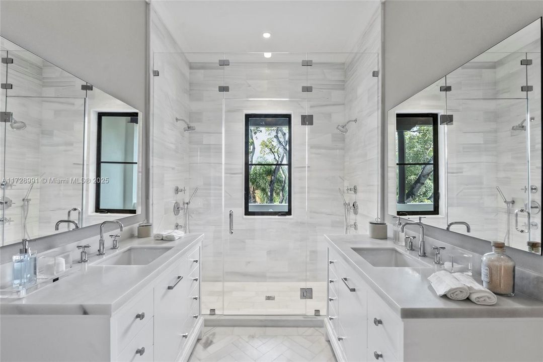 最近租的: $22,000 (4 贝兹, 4 浴室, 4080 平方英尺)