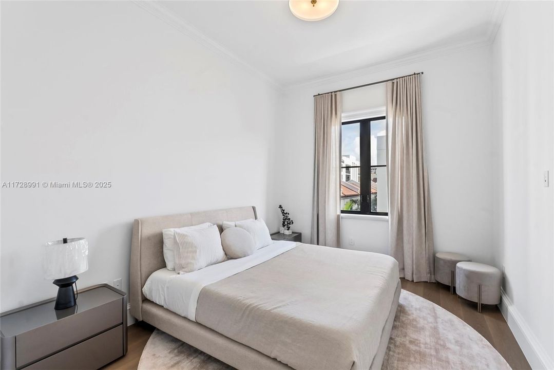 最近租的: $22,000 (4 贝兹, 4 浴室, 4080 平方英尺)